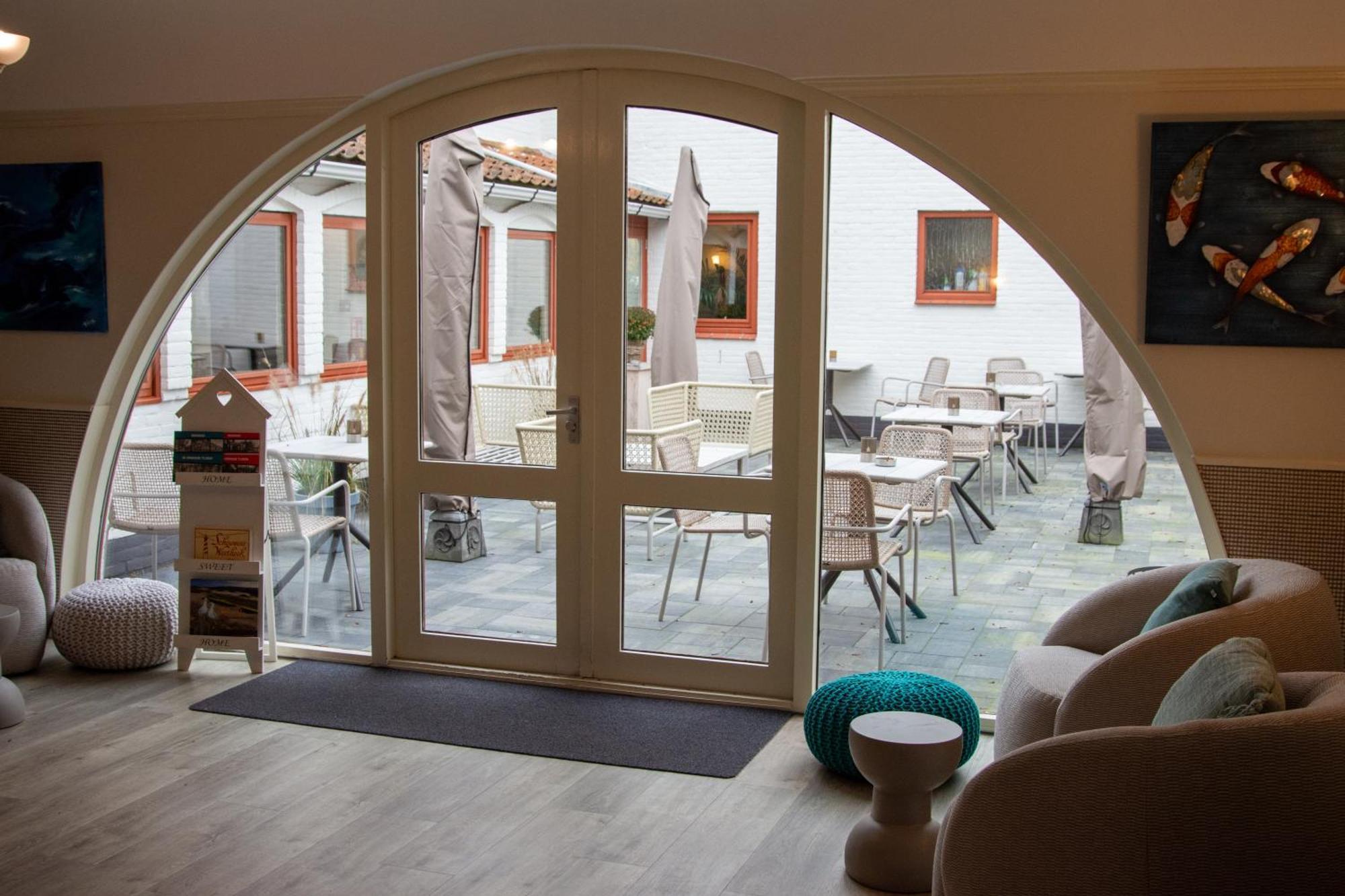 Strandhotel De Logerij レーネスセ エクステリア 写真